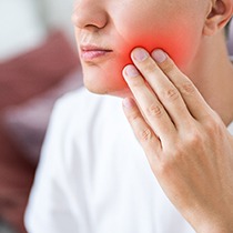 A young man experiencing pain from his wisdom teeth